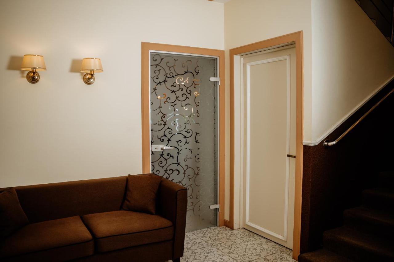 Non-stop hotel Boryspilʼ Buitenkant foto