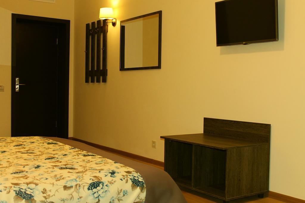 Non-stop hotel Boryspilʼ Buitenkant foto