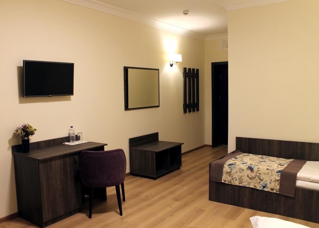 Non-stop hotel Boryspilʼ Buitenkant foto