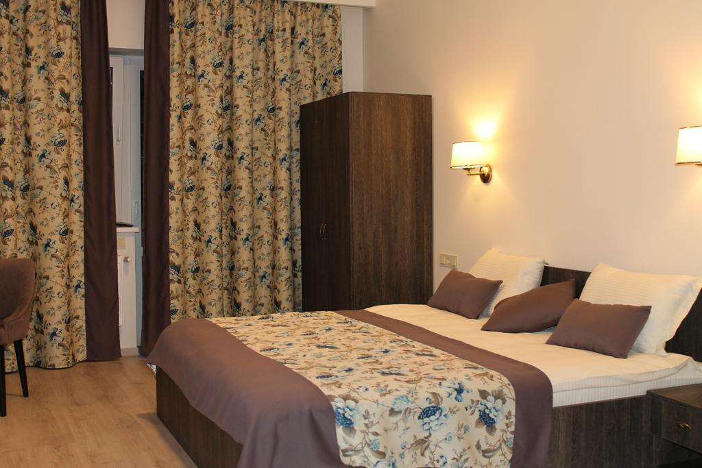 Non-stop hotel Boryspilʼ Buitenkant foto
