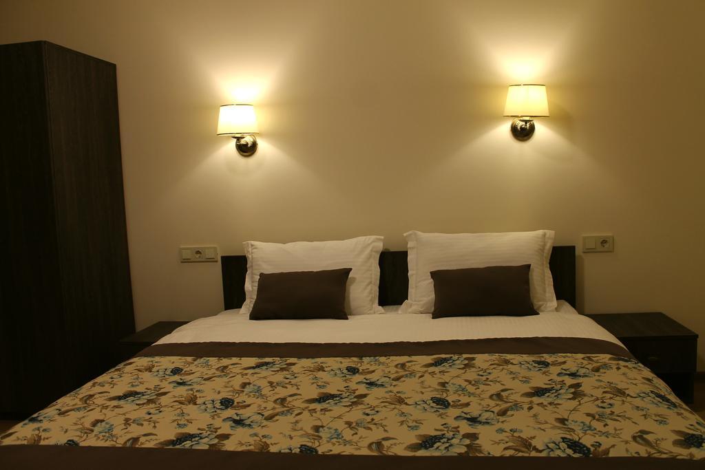 Non-stop hotel Boryspilʼ Buitenkant foto