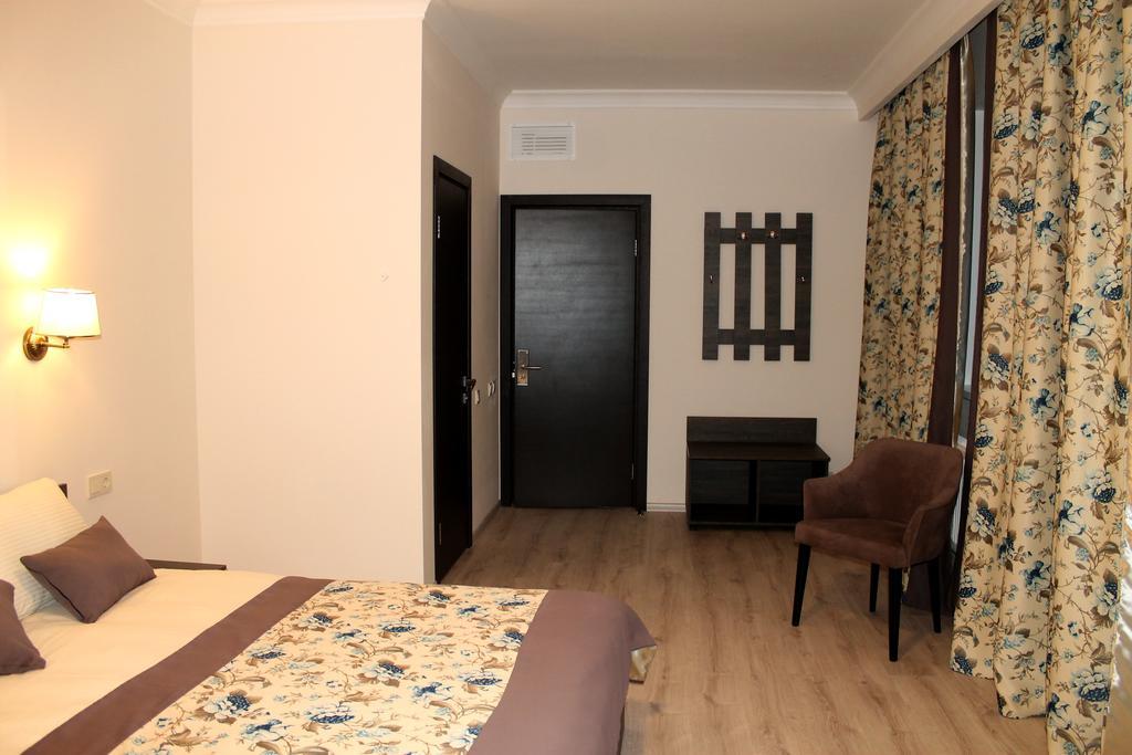Non-stop hotel Boryspilʼ Buitenkant foto