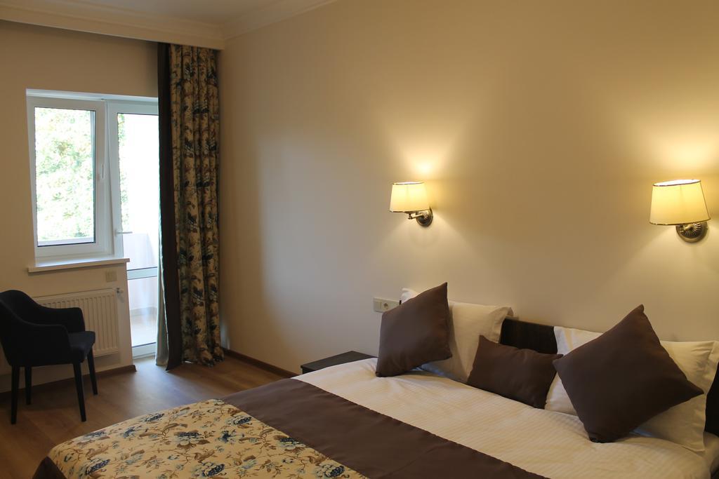 Non-stop hotel Boryspilʼ Buitenkant foto