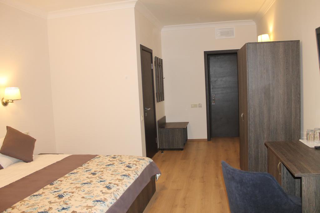 Non-stop hotel Boryspilʼ Buitenkant foto