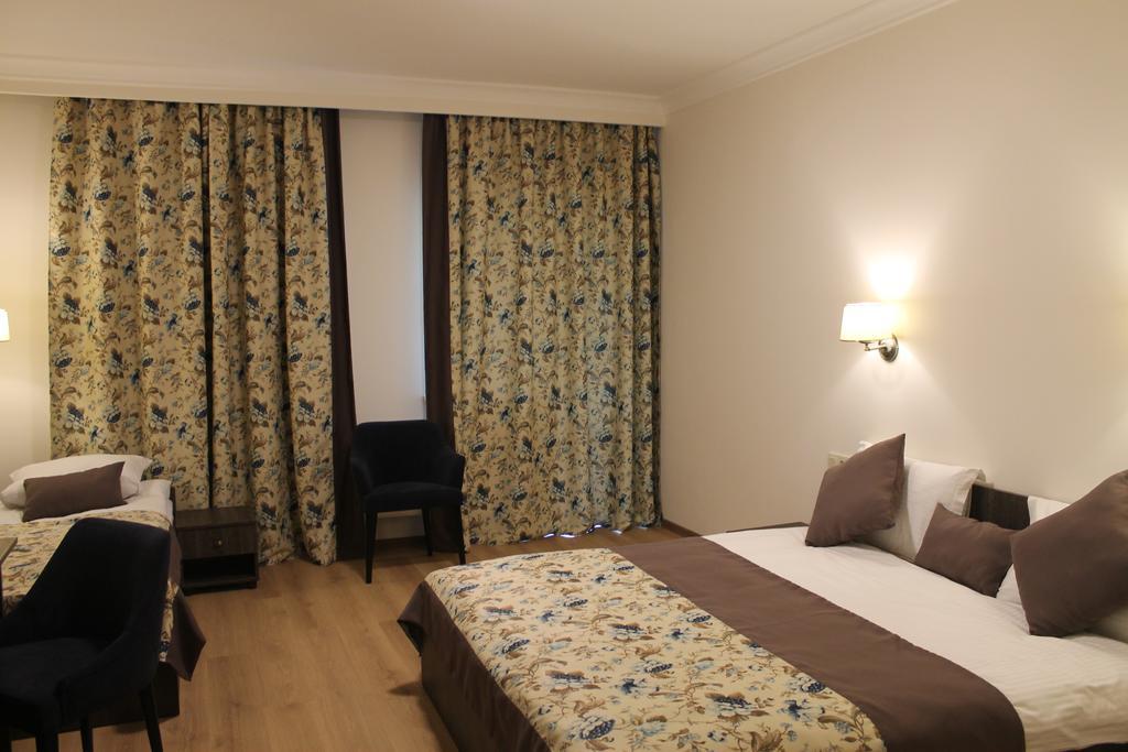 Non-stop hotel Boryspilʼ Buitenkant foto