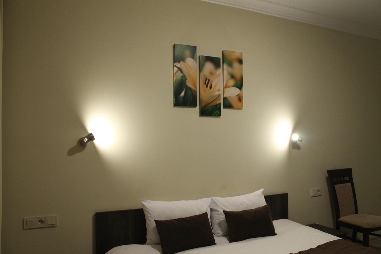 Non-stop hotel Boryspilʼ Buitenkant foto