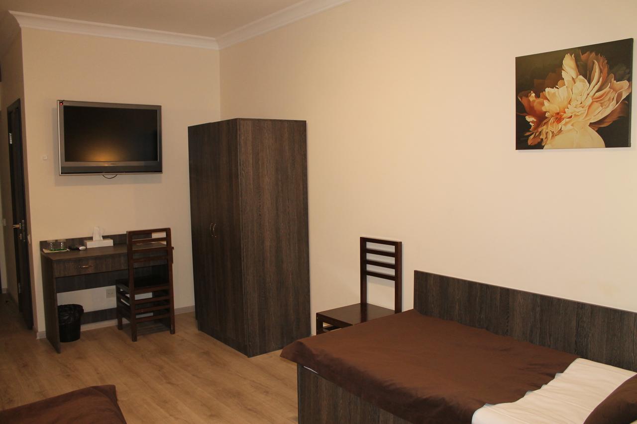 Non-stop hotel Boryspilʼ Buitenkant foto