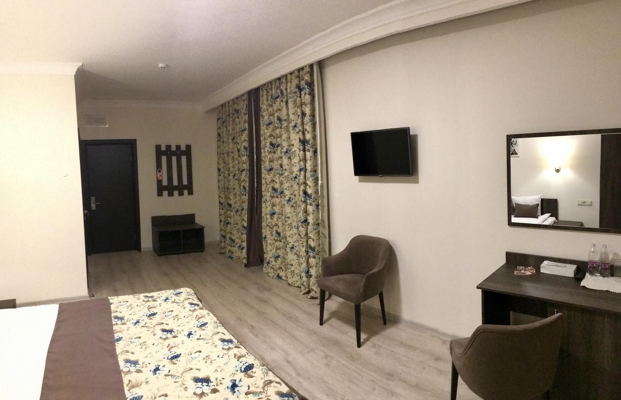 Non-stop hotel Boryspilʼ Buitenkant foto