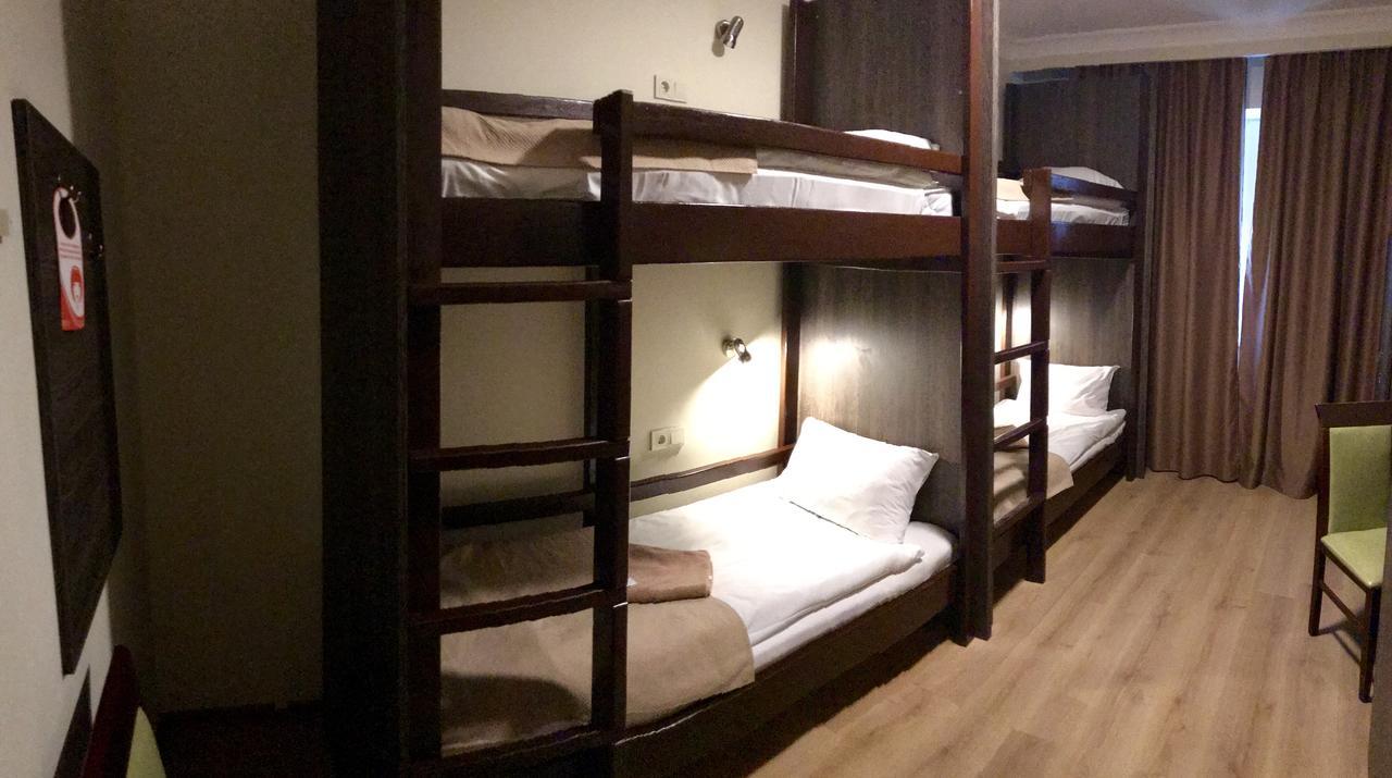 Non-stop hotel Boryspilʼ Buitenkant foto