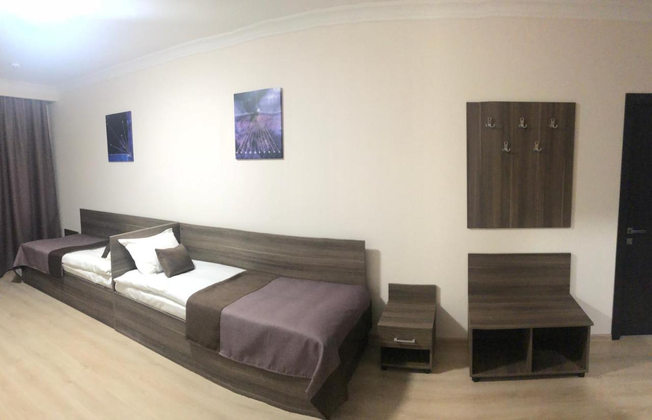 Non-stop hotel Boryspilʼ Buitenkant foto