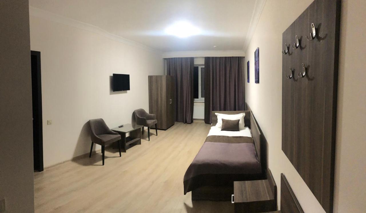 Non-stop hotel Boryspilʼ Buitenkant foto