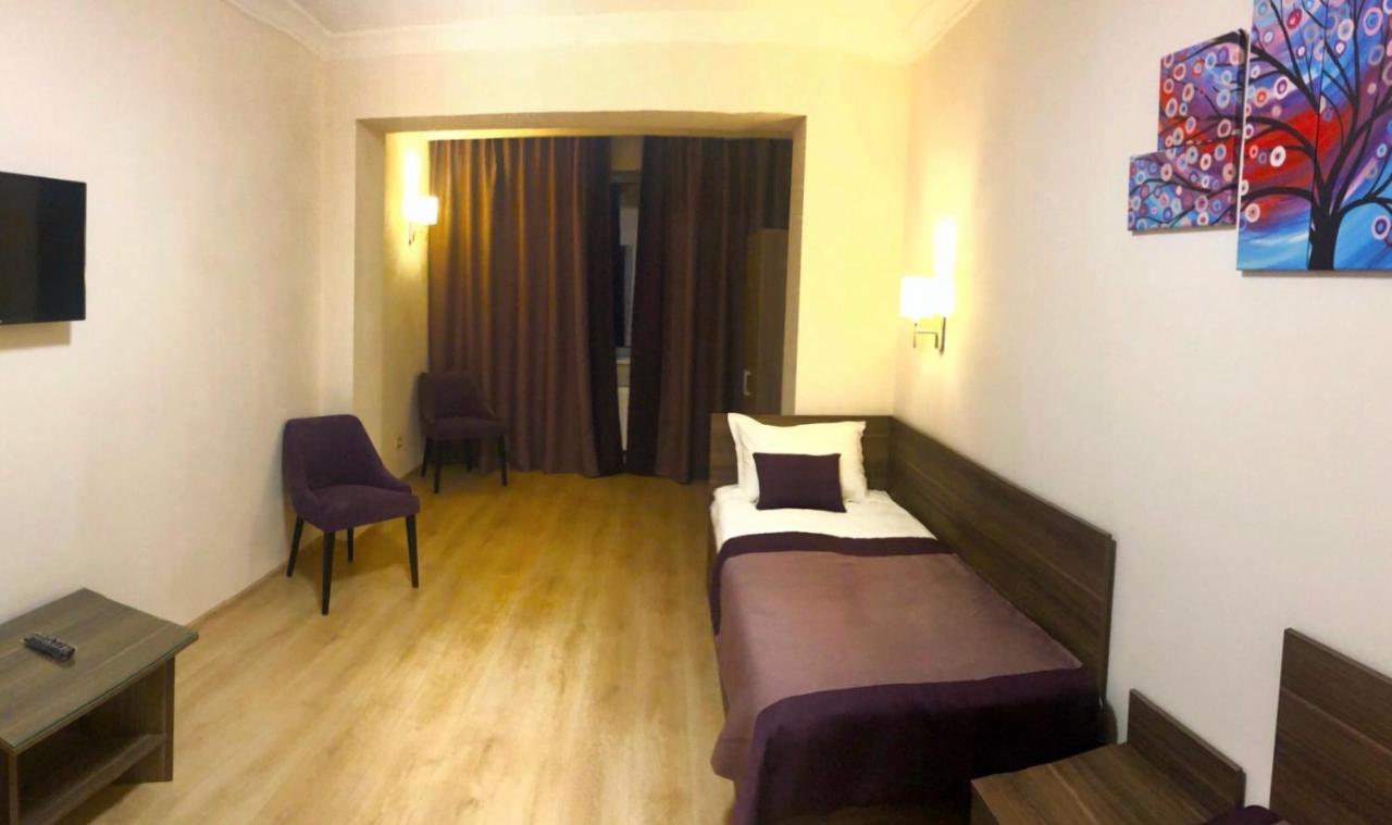 Non-stop hotel Boryspilʼ Buitenkant foto
